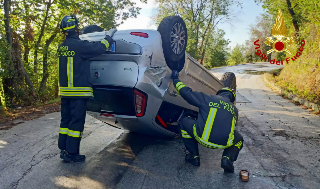 Ancona – Auto si ribalta all’improvviso, feriti i quattro stranieri a bordo